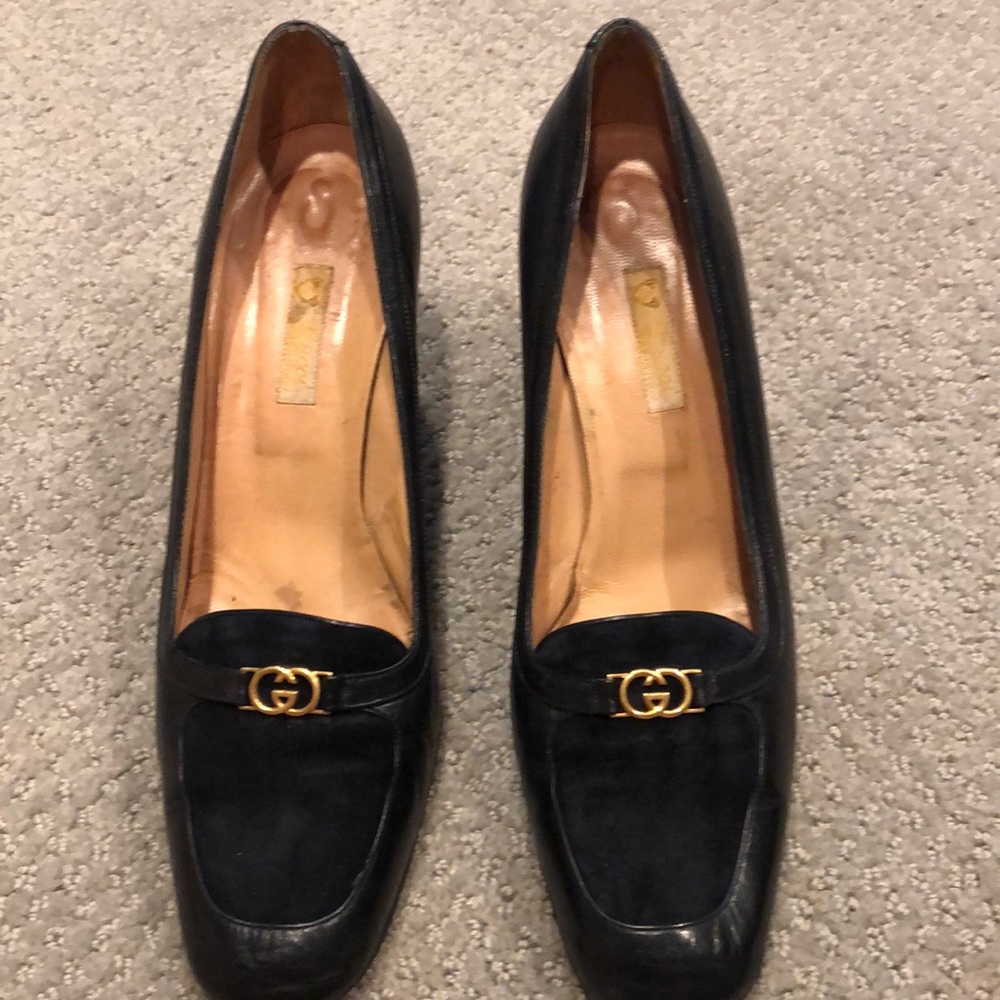 Vintage black GUCCI pumps circa 1980. Size 9.5